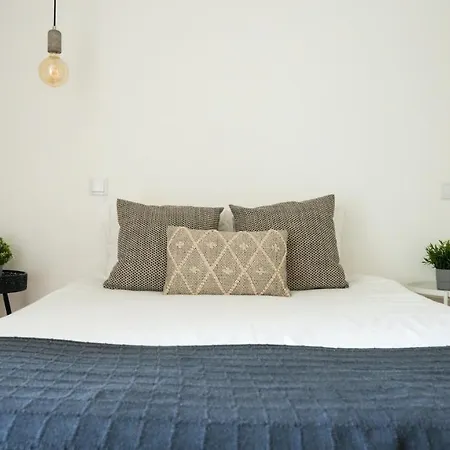 Plum Guide - Sandcastle Assembly Apartment *