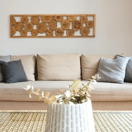 Apartment Plum Guide - Sandcastle Assembly Lisbon